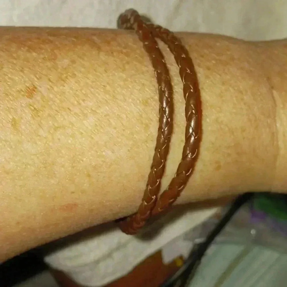 Handmade Leather Unisex Bracelet - Picture 2 of 4